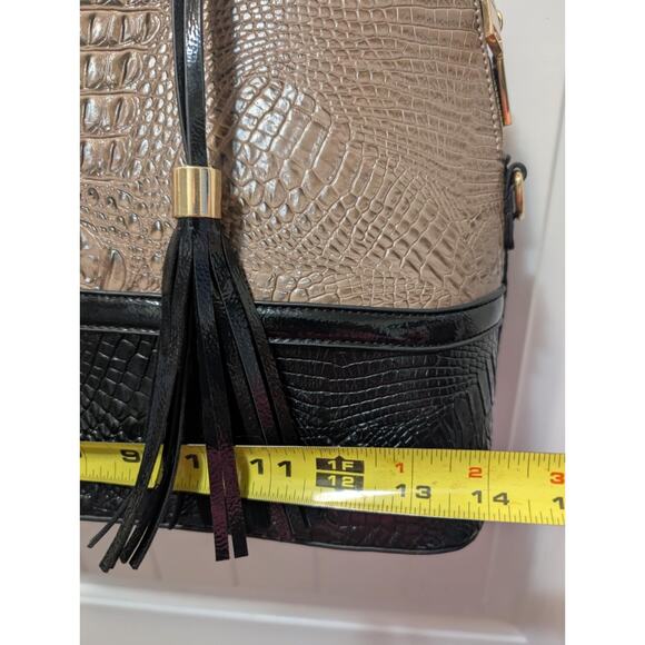 Alyssa Vegan Handbag Purse Bag Tote 2 Colored Light Brown Black Alligator Print - Picture 11 of 14